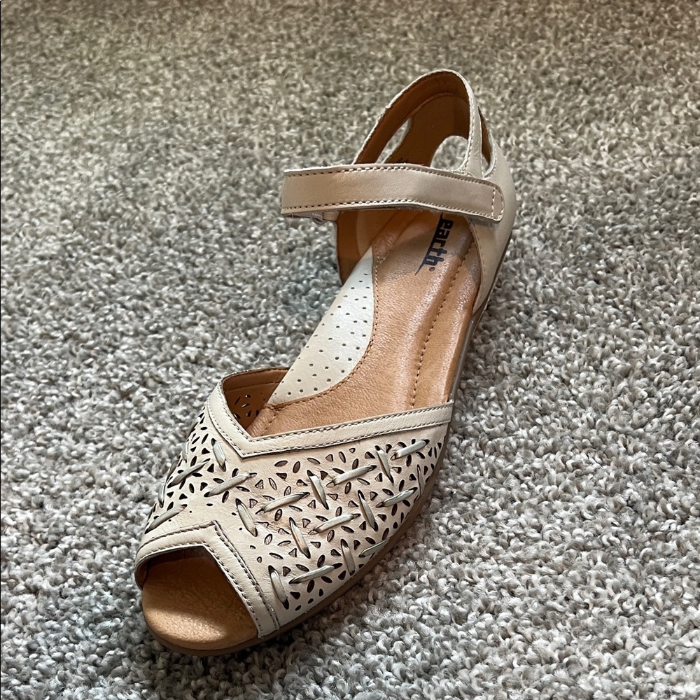 Earth Cream Peep Toe Sandals
